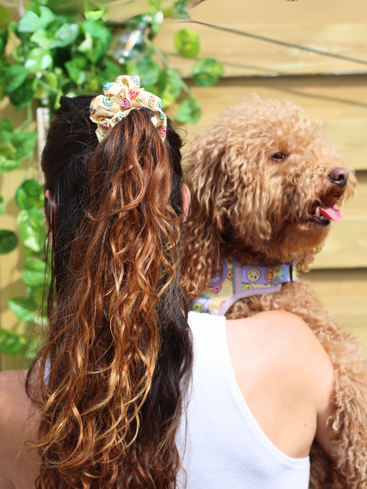 SCRUNCHIE: SMILEY