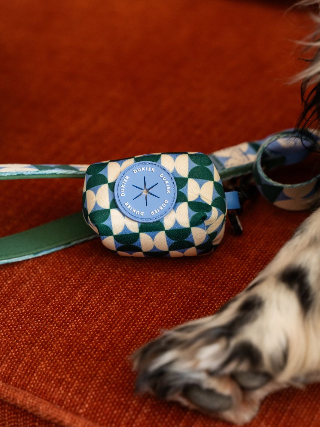 PORTA SACCHETTI PER CANE KALEIDO RETRO TIDE