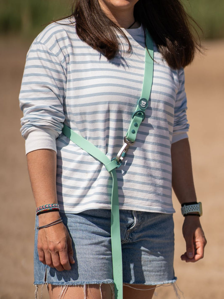 WATERPROOF HANDS-FREE LEASH JADE MINT