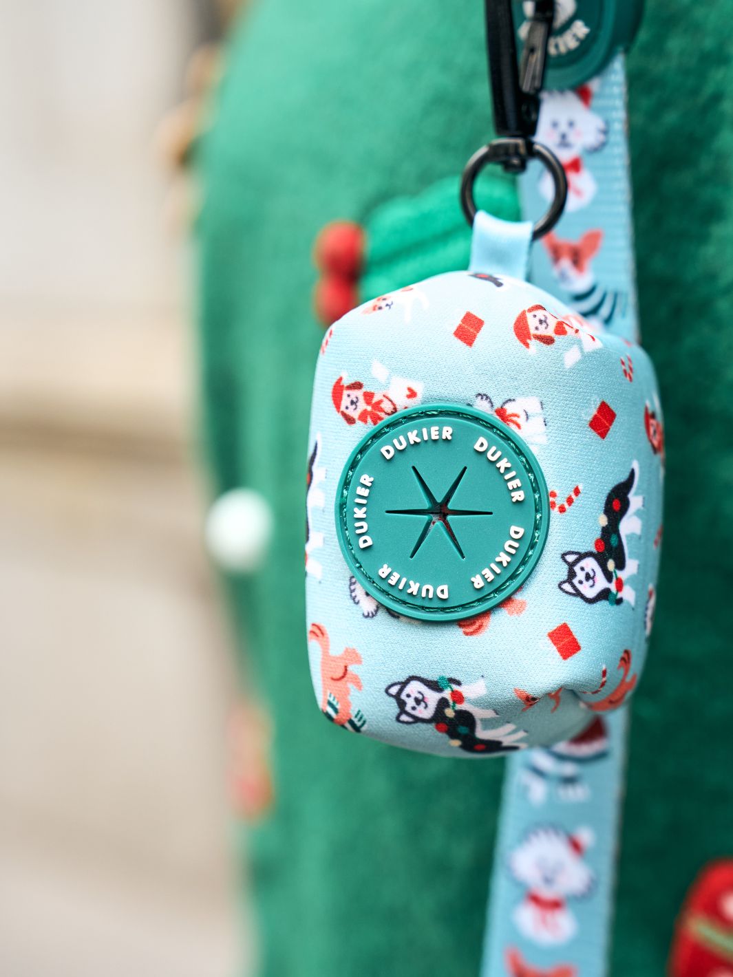 XMAS DOGS POO BAG HOLDER