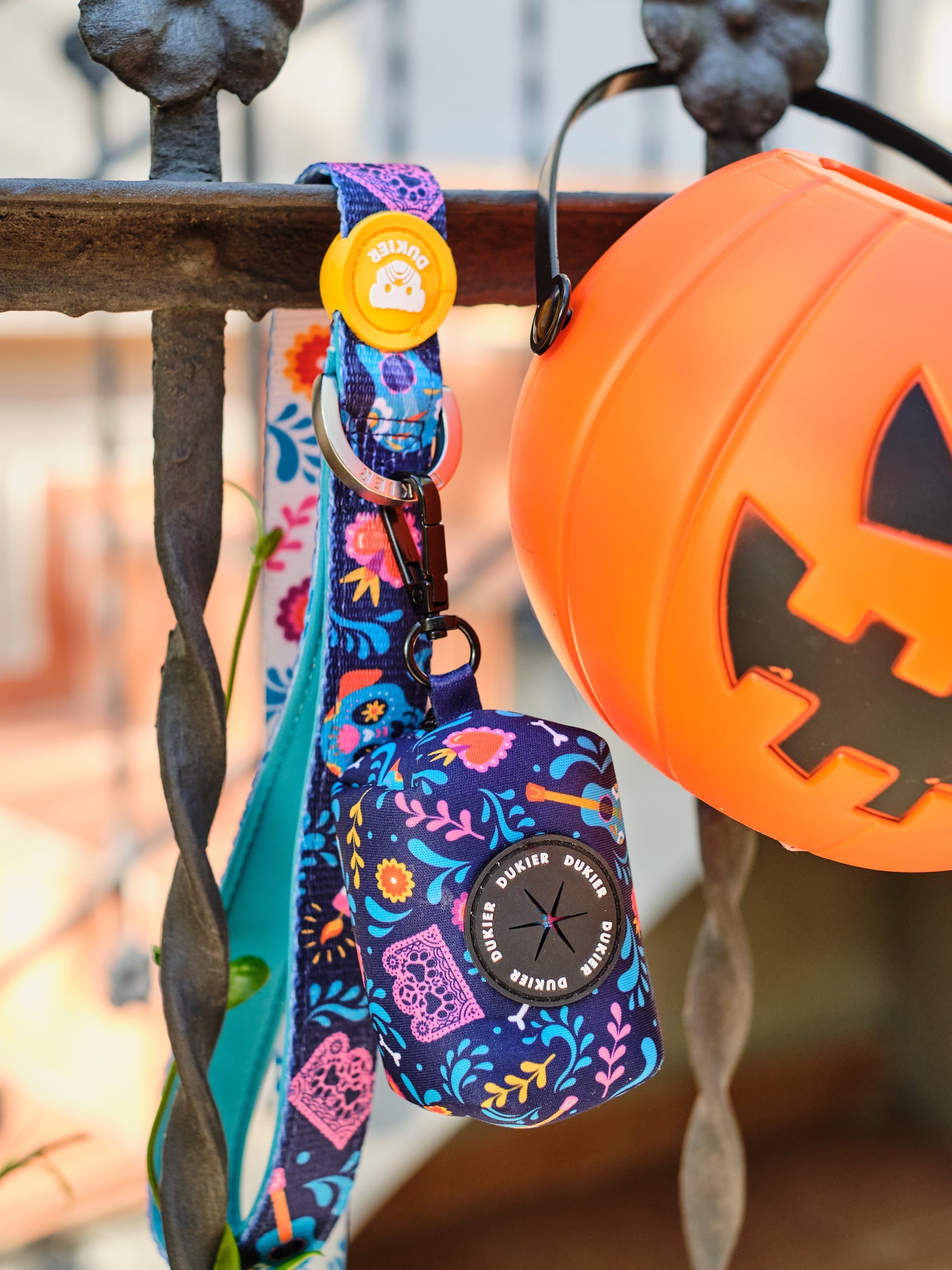 CATRINA POO BAG HOLDER