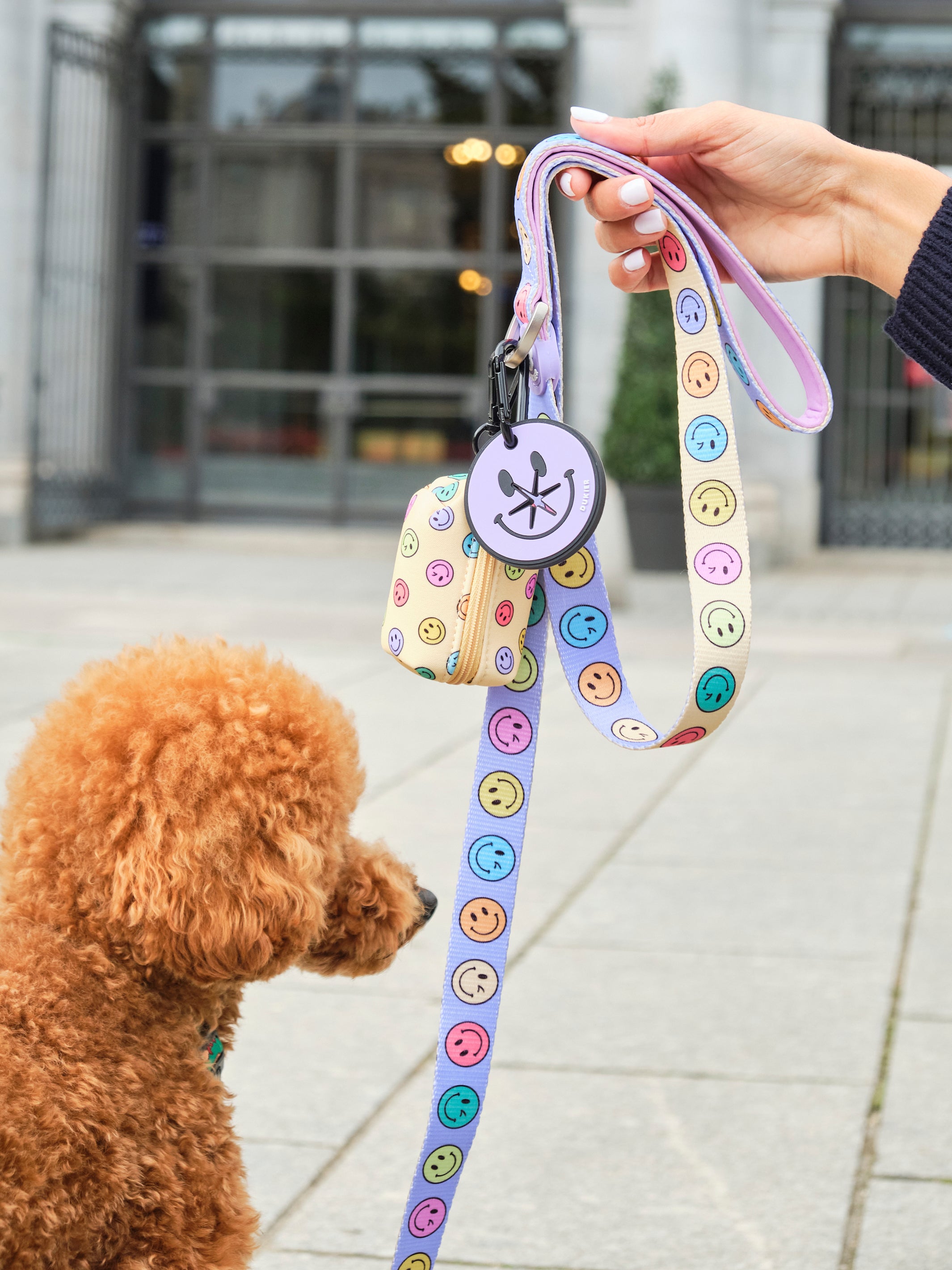 Dukier - Perro - Colgador de Bolsas Caca Smiley